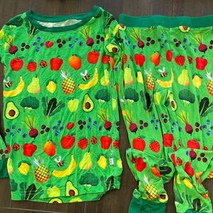 Little Sleepies and once upon a farm print set. Size 5/6